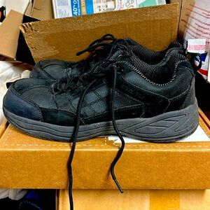Steel toe men sneakers 10.5